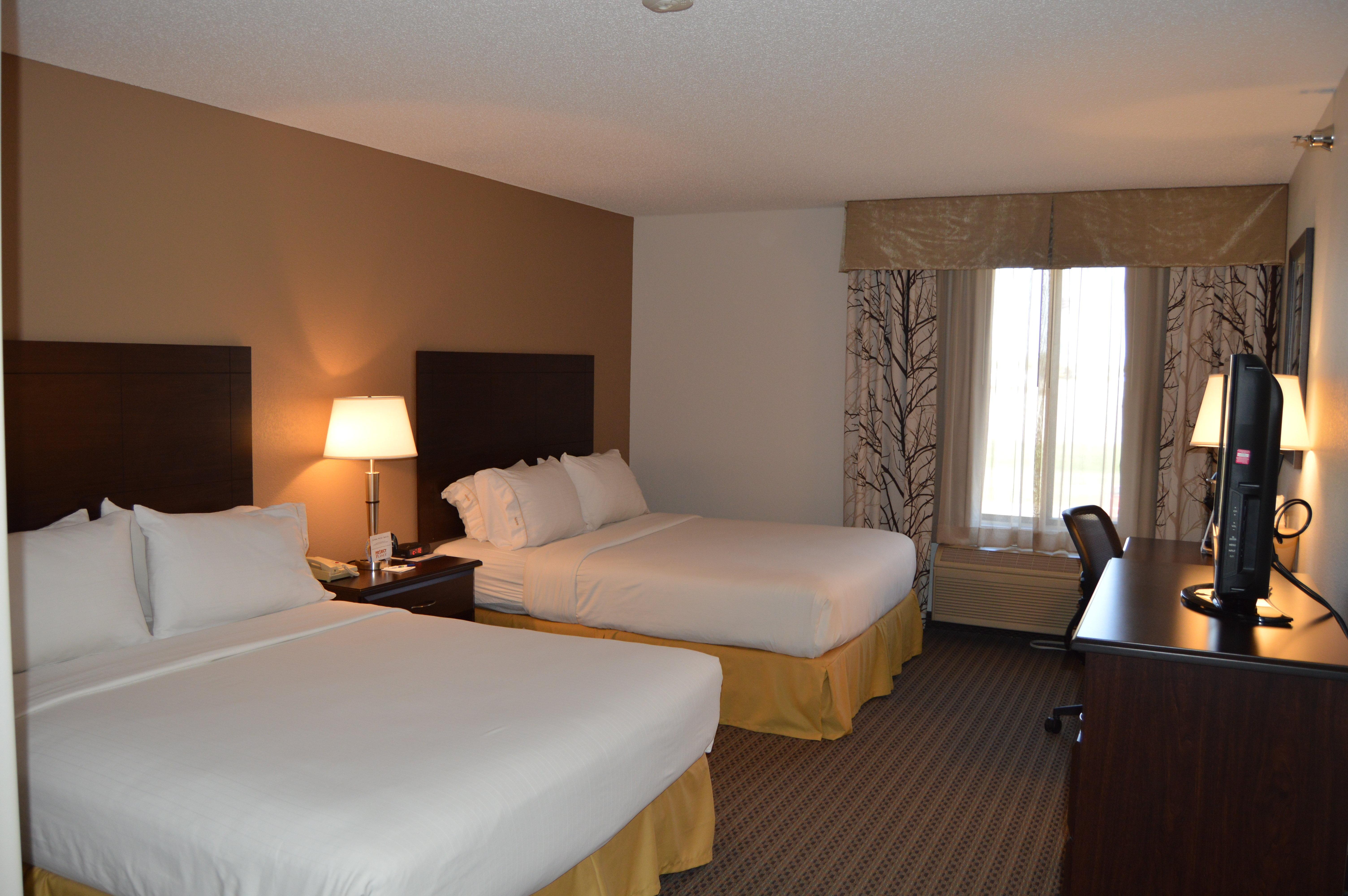 Holiday Inn Express & Suites Winner By Ihg Екстериор снимка
