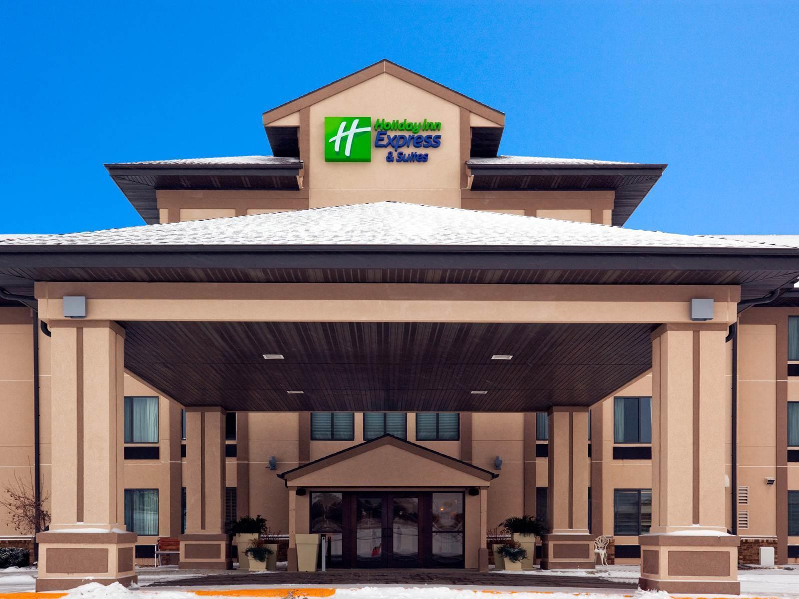 Holiday Inn Express & Suites Winner By Ihg Екстериор снимка