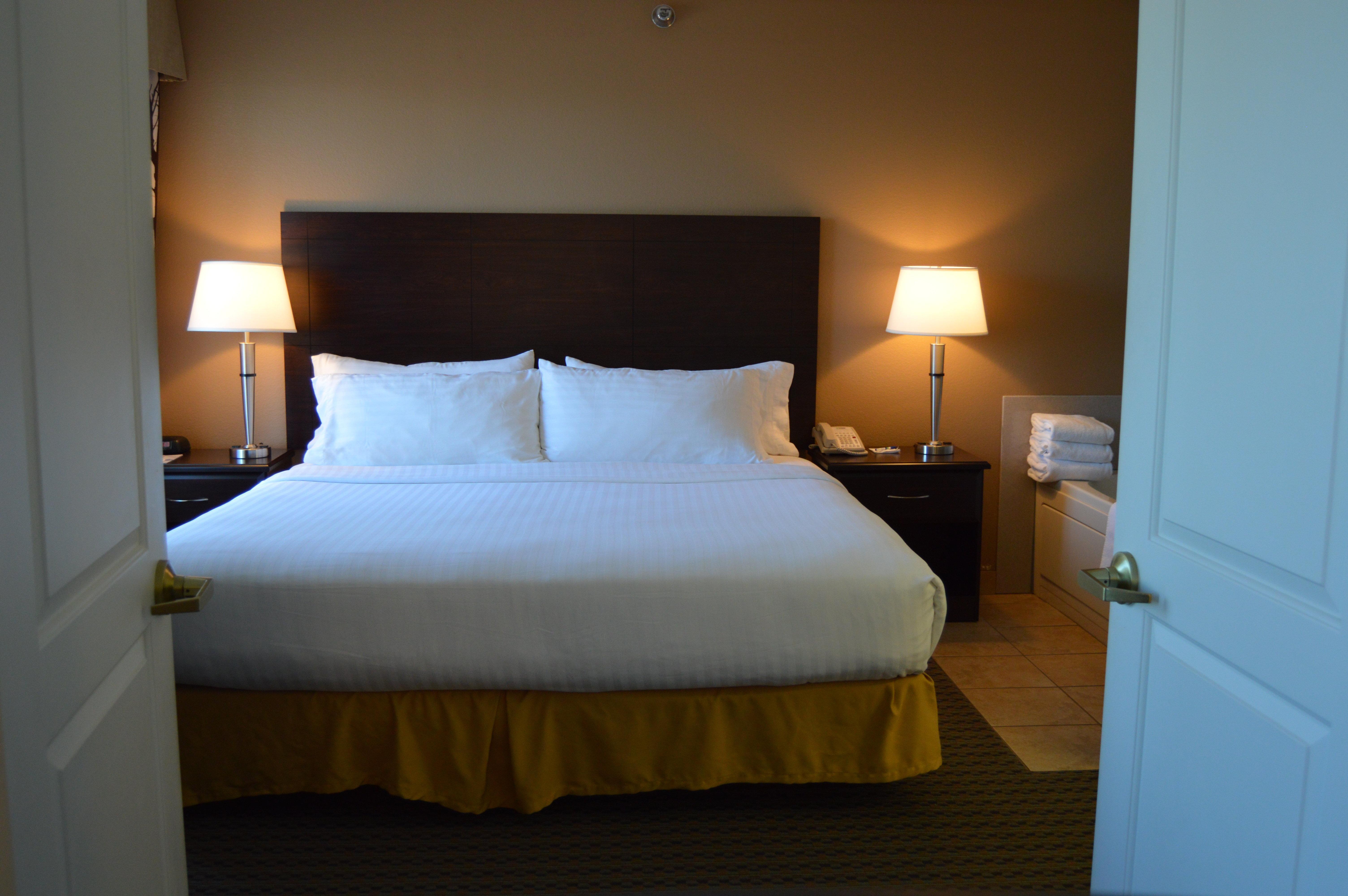 Holiday Inn Express & Suites Winner By Ihg Екстериор снимка