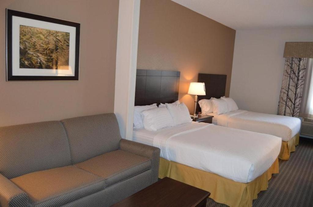 Holiday Inn Express & Suites Winner By Ihg Екстериор снимка