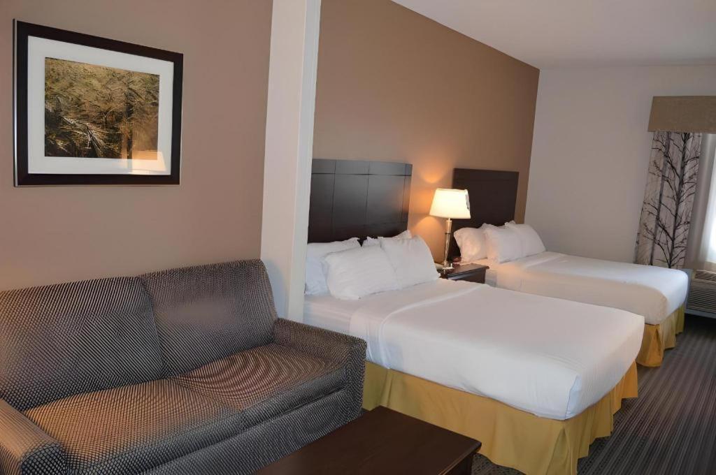 Holiday Inn Express & Suites Winner By Ihg Екстериор снимка
